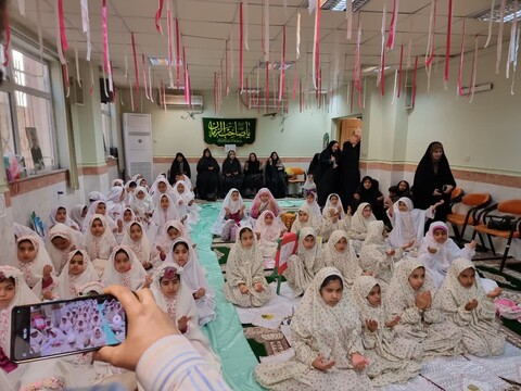 جشن تکلیف دانش آموزان در مدرسه علمیه خواهران گناوه