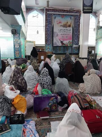 تصاویر/حضور مدیر و مبلغین موسسه آموزش عالی حوزوی ریحانه الرسول سلام الله علیها در مسجد محمد رسول الله(ص) ساوه در جمع معتکفین