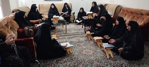 تصاویر برگزاری محافل انس با قرآن به همت خواهران طلبه در شهرهای لرستان