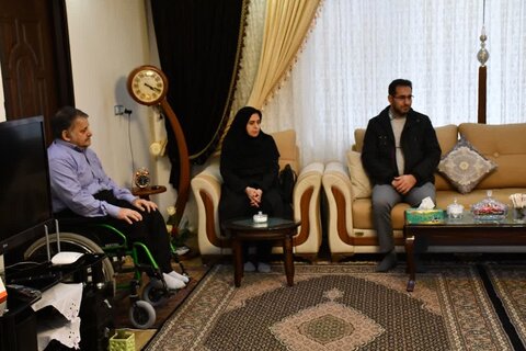 تصاویر/ دیدار امام جمعه شهرستان خوی با جانباز سرافراز رضا نیکنام