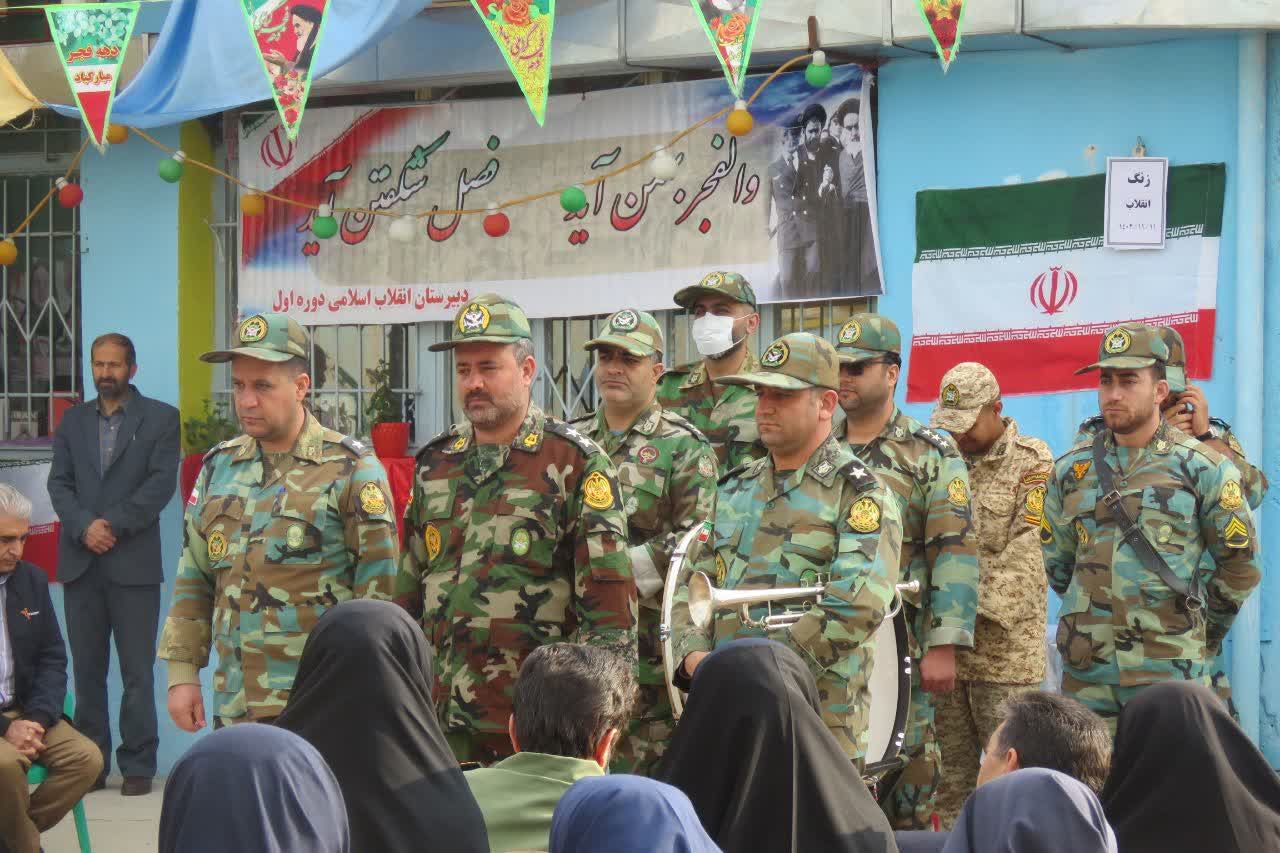 تصاویر/ نواخته شدن زنگ انقلاب در یکی از مدارس بروجرد