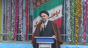 ایران کی ترقی، دشمن کی آنکھوں میں کانٹے کی طرح چبھ رہی ہے: امام جمعہ بروجرد
