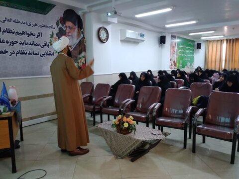 برگزاری کارگاه آموزش تدوین مقاله‌ ویژه همایش ملی الگوی سوم زن مسلمان در اهواز