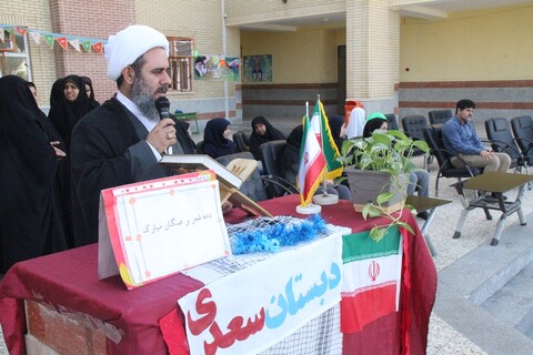 تصاویر/ نواخته شدن زنگ انقلاب در چغادک توسط مدیر حوزه علمیه بوشهر