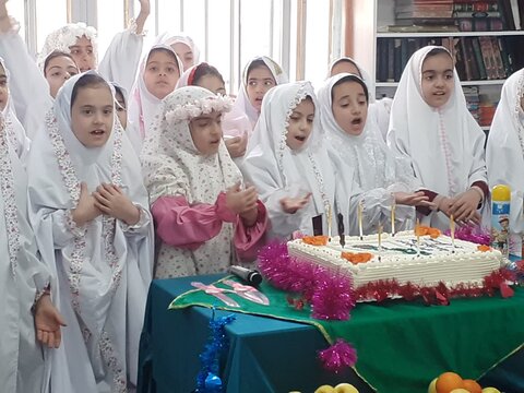 تصاویر برگزاری جشن تکلیف در یکی از مدارس دخترانه خرم آباد