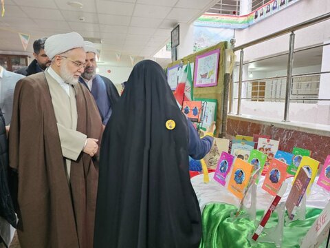 تصاویر/ زنگ انقلاب در مدارس کردستان نواخته شد