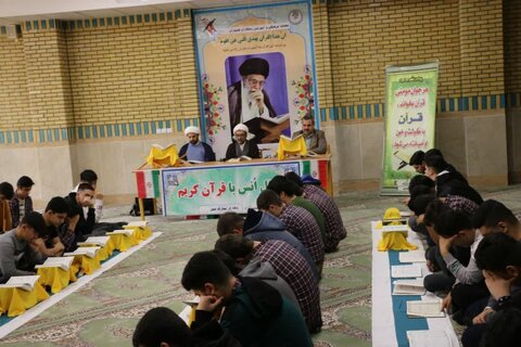 تصاویر/ محفل انس با قرآن دانش آموزی به مناسبت دهه فجر در کامیاران