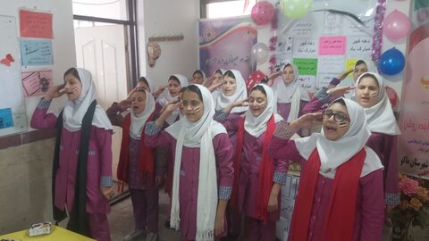 تصاویر/ ویژه برنامه نواختن زنگ انقلاب و آغاز دهه فجر در شهرستان ماکو