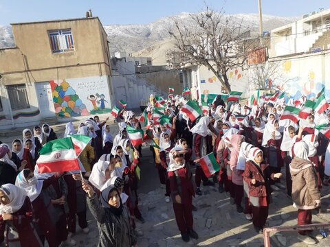 جشن انقلاب در مدرسه امامت خرم آباد