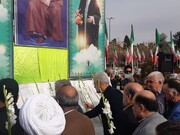 تصاویر/ گلباران تمثال امام خمینی(ره) در نخستین روز دهه مبارک فجر در کاشان