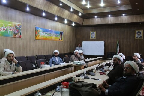 تصاویر/ برگزاری دوره DISC(رفتارشناسی) در حوزه علمیه خوزستان