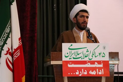 تصاویر/ نشست بصیرتی و جهاد تبیین با موضوع آموزه ها و معارف اسلام و اهمیت مشارکت حداکثری در انتخابات  در تکاب