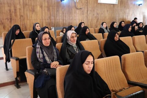 تصاویر/ نشست بصیرتی و جهاد تبیین با موضوع آموزه ها و معارف اسلام و اهمیت مشارکت حداکثری در انتخابات  در تکاب