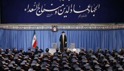 الإمام الخامنئي يستقبل جمعا من قادة القوات الجوية