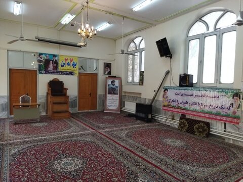 تصاویر فضا سازی مدرسه علمیه حضرت ولی عصر(عج) بروجرد در ایام الله دهه فجر