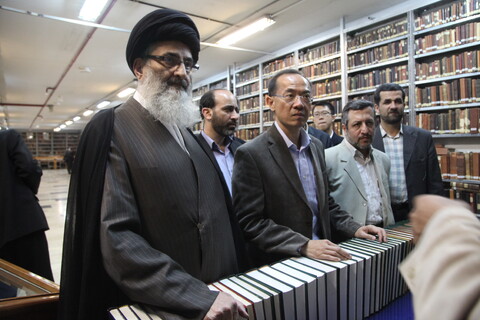 The visit of international personalities to the library of Grand Ayatollah Marashi Najafi/ Photo