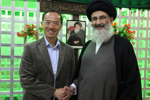 Photo / The visit of international personalities to the library of Grand Ayatollah Marashi Najafi