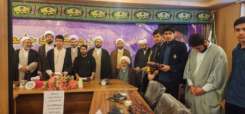 تصاویر/ راسم تجلیل از برگزیدگان پانزدهمین دوره جشنواره علامه حلّی و ممتازین تحصیلی نیمسال اول مدرسه علمیه امام خمینی(ره)ماکو