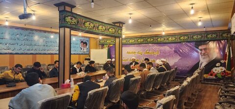 تصاویر/ راسم تجلیل از برگزیدگان پانزدهمین دوره جشنواره علامه حلّی و ممتازین تحصیلی نیمسال اول مدرسه علمیه امام خمینی(ره)ماکو