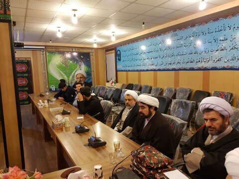 تصاویر/ راسم تجلیل از برگزیدگان پانزدهمین دوره جشنواره علامه حلّی و ممتازین تحصیلی نیمسال اول مدرسه علمیه امام خمینی(ره)ماکو