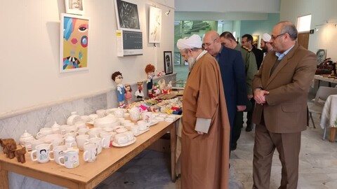 تصاویر/ افتتاح نمایشگاه گروهی هنرهای تجسمی با حضور امام جمعه اهر