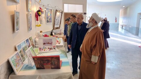 تصاویر/ افتتاح نمایشگاه گروهی هنرهای تجسمی با حضور امام جمعه اهر