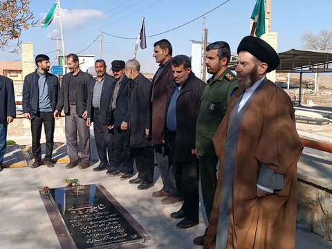 تصاویر مراسم جشن سالگرد پیروزی انقلاب اسلامی در روستای قریه صاحب الزمان(عج)لرستان