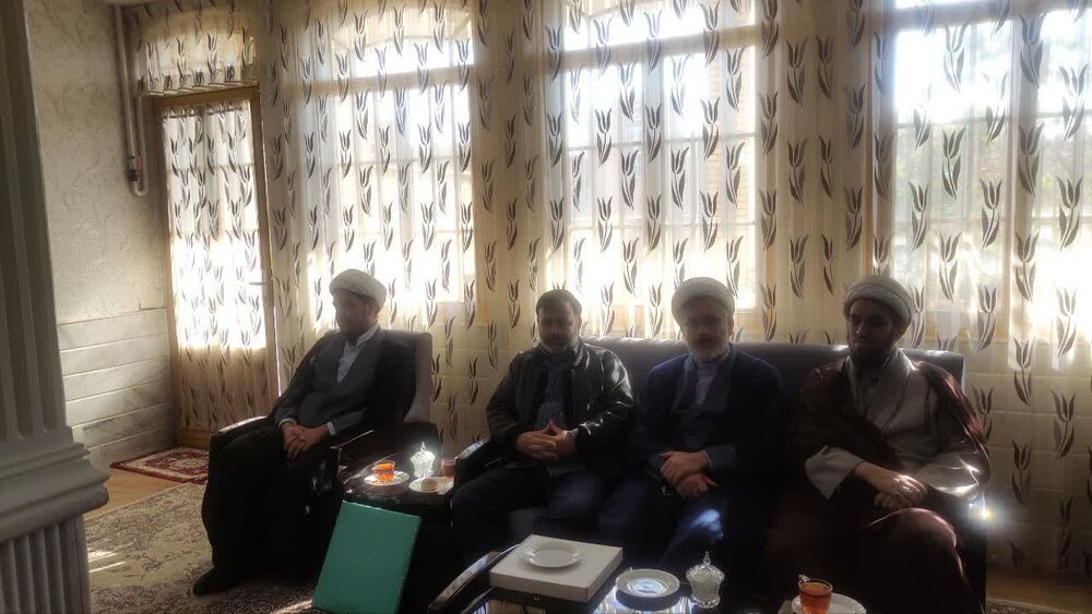 عیادت حوزویان کاشان از روحانی جانباز دوران دفاع مقدس