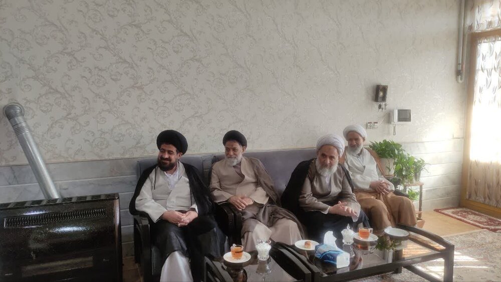 عیادت حوزویان کاشان از روحانی جانباز دوران دفاع مقدس