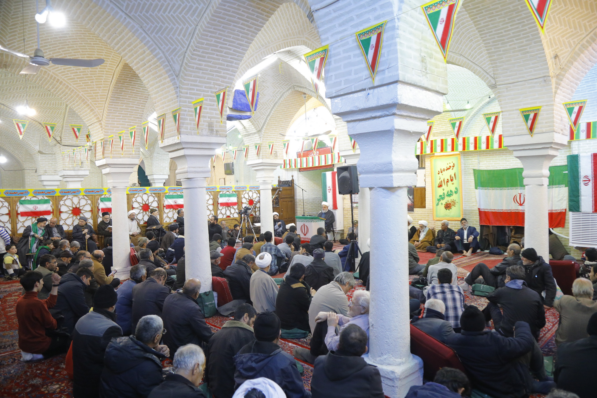 تصاویر/ مراسم گرامیداشت دهه فجر انقلاب اسلامی در مدرسه علمیه امام صادق (ع) "مدرسه آقا"