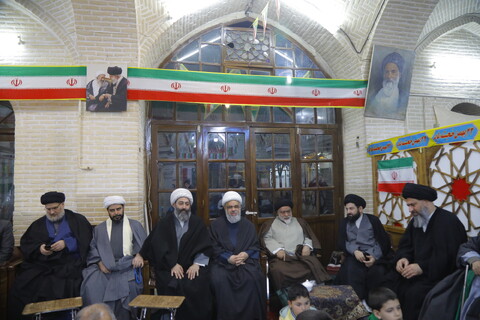 تصاویر / مراسم گرامیداشت دهه فجر انقلاب اسلامی در مدرسه علمیه امام صادق (ع) "مدرسه آقا"