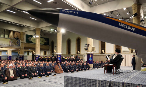 دیدار جمعی از فرماندهان و کارکنان نیروی هوایی و نیروی پدافند هوایی ارتش با رهبر انقلاب
