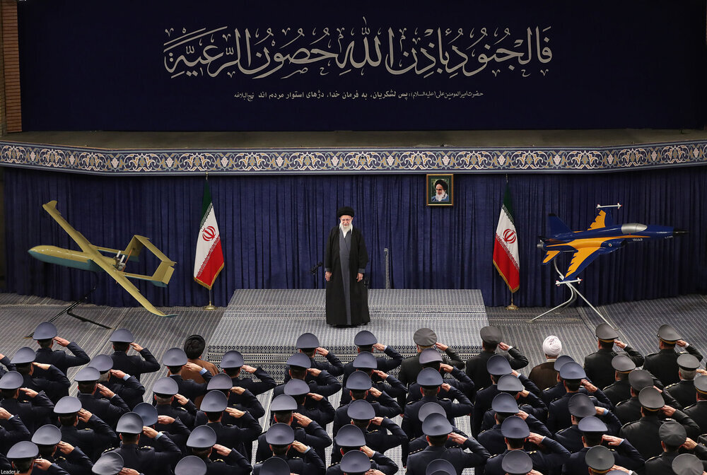 الإمام الخامنئي: من واجب العالم الإسلامي قطع علاقاته مع الكيان الصهيوني الإمام الخامنئي: من واجب العالم الإسلامي قطع علاقاته مع الكيان الصهيوني