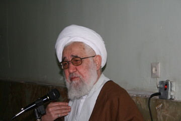 تصاویری از دیدار طلاب و روحانیون رشت با آیت الله قربانی در مدرسه علمیه فیضیه-بهمن ۱۳۸۶