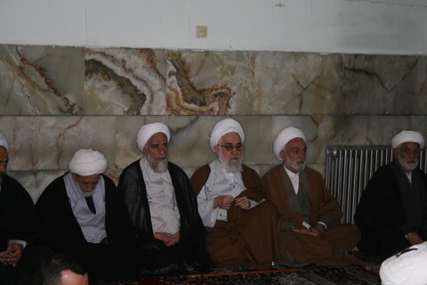 تصاویری از دیدار طلاب و روحانیون رشت با آیت الله قربانی در مدرسه فیضیه-بهمن ۱۳۸۶