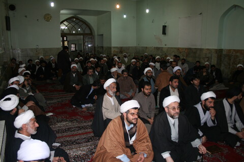 تصاویری از دیدار طلاب و روحانیون رشت با آیت الله قربانی در مدرسه فیضیه-بهمن ۱۳۸۶