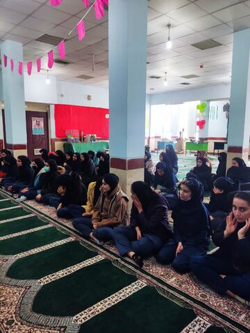 تصاویر برگزاری نشست های انقلاب و انتخابات در مدارس لرستان