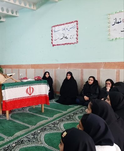 تصاویر برگزاری نشست های انقلاب و انتخابات در مدارس لرستان