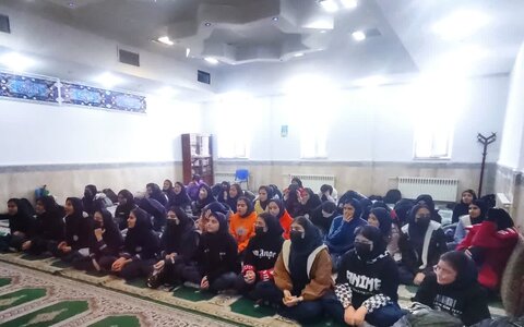 تصاویر برگزاری نشست های انقلاب و انتخابات در مدارس لرستان