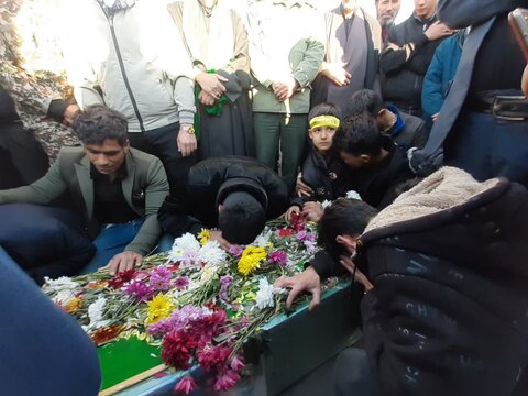 تصاویر/ مراسم تشییع و خاکسپاری شهید مدافع حرم در سفید شهر