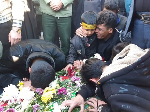 تصاویر/ مراسم تشییع و خاکسپاری شهید مدافع حرم در سفید شهر