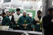 عزاداری هیئات و تشکل‌های مذهبی پای چایخانه امام رضا(ع) در کاشان
