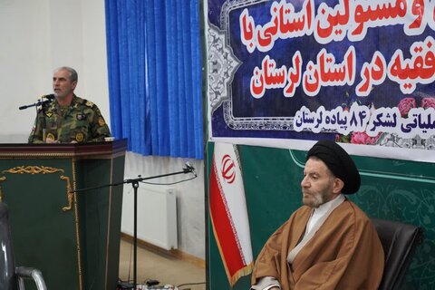 تصاویر دیدار فرماندهان نیروهای مسلح لرستان با نماینده ولی فقیه در استان