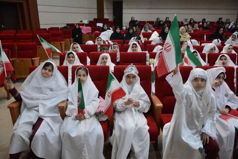 تصاویر جشن تکلیف دختران دبستان شاهد خرم آباد
