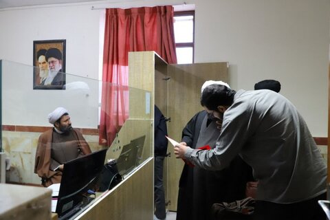 تصاویر/ جلسه حجت الاسلام و المسلمین نادر رنجبر با اساتید مدرسه علمیه قروه