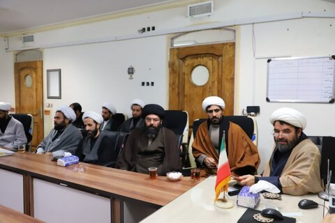 تصاویر/ جلسه حجت الاسلام و المسلمین نادر رنجبر با اساتید مدرسه علمیه قروه