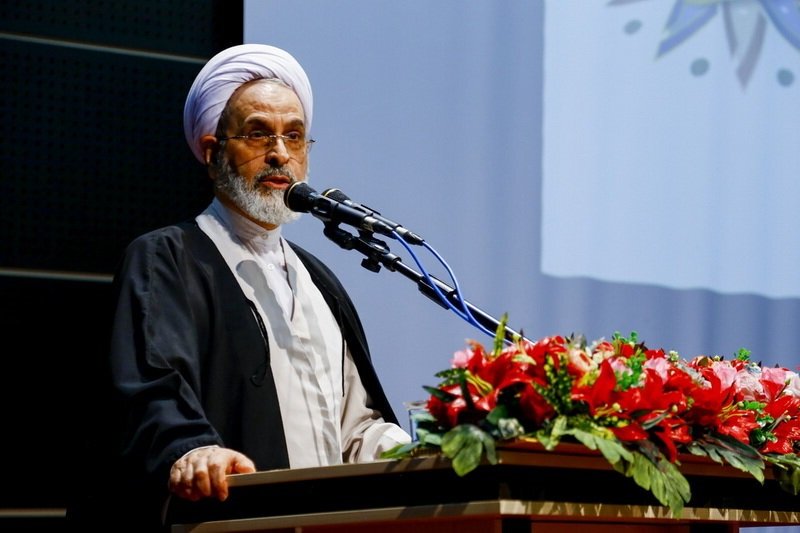 क़ुम शहर इस्लामी क्रांति का केंद्र और संस्थापक है क़ुम शहर इस्लामी क्रांति का केंद्र और संस्थापक है