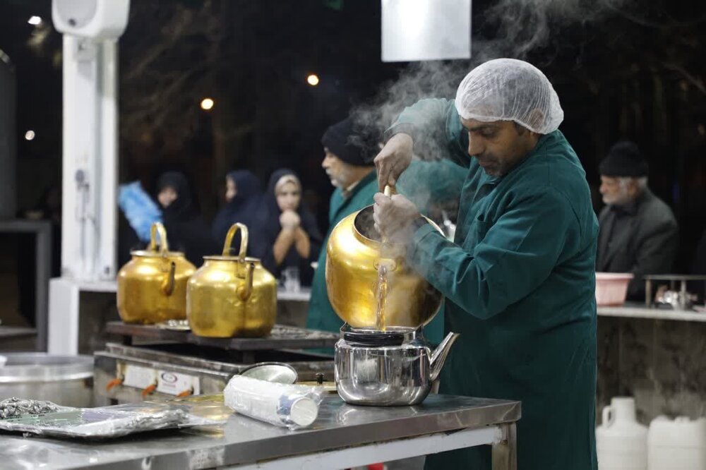 عزاداری هیئات و تشکلهای مذهبی پای چایخانه امام رضا(ع) در کاشان