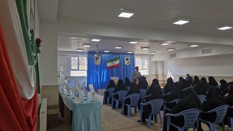 تصاویر / جشن دهه فجر و برپایی نمایشگاه دستاورد های چهل ساله انقلاب اسلامی در مدرسه علمیه زینب کبری (س) ارومیه