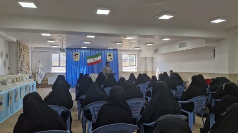 تصاویر / جشن دهه فجر و برپایی نمایشگاه دستاورد های چهل ساله انقلاب اسلامی در مدرسه علمیه زینب کبری (س) ارومیه